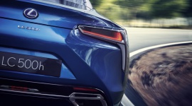 Lexus LC 500H na nowo definiuje technologię hybrydową BIZNES, Motoryzacja - Główny Inżynier Lexusa Koji Sato, wyjaśnia na czym polega przełom w technologii hybrydowej, wykorzystanej w nowym modelu LC 500h - luksusowym coupe marki.