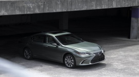 Lexus coraz mocniejszy na największym rynku motoryzacyjnym świata BIZNES, Motoryzacja - Chiński rynek motoryzacyjny po latach ogromnych wzrostów zaczął się wyraźnie kurczyć. Ale ta sytuacja nie dotyczy aut klasy premium.