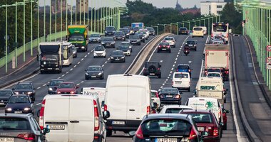 Kontrowersyjna czterdziestka piątka , - Regularne tygodniowe odpoczynki poza kabiną ciężarówki to kłopot dla kierowców