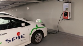 Kogo prawo zmusi do instalacji ładowarek samochodów na prąd? BIZNES, Motoryzacja - Obecnie w Polsce jest nieco ponad 1000 ogólnodostępnych stacji ładowania pojazdów elektrycznych – to 40 razy mniej niż w niewielkiej Holandii.