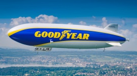 Sterowiec Goodyear Blimp wraca do europejskiego motorsportu BIZNES, Motoryzacja - Sterowiec Goodyear Blimp będzie towarzyszył 24-godzinnym wyścigom Le Mans i Nürburgring. To pierwszy przelot nad europejskim wyścigiem od ponad 35 lat. Kontynuacja stuletniej współpracy między Goodyearem a Zeppelinem.